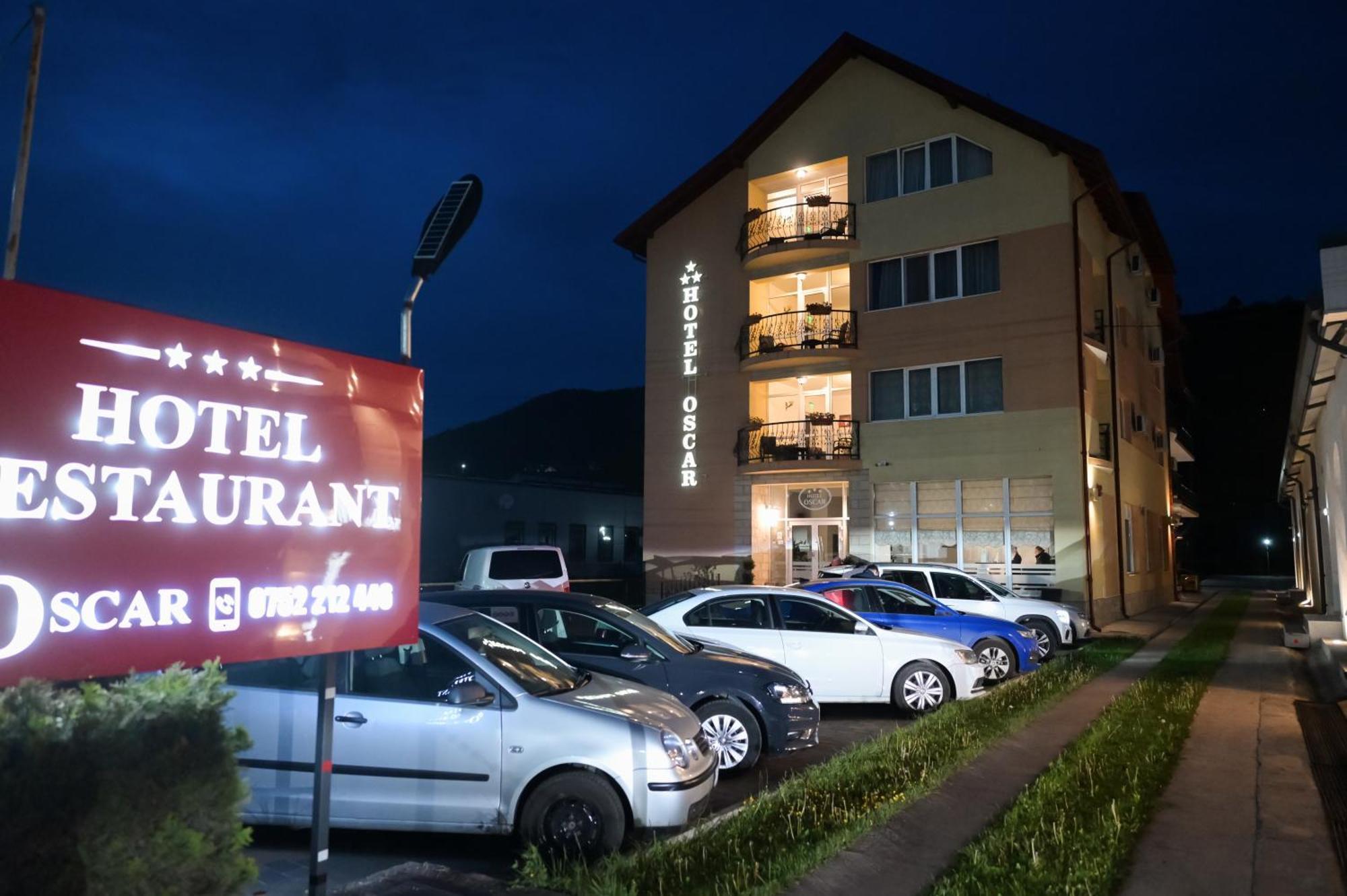 Hotel-Restaurant Oscar Piatra Neamţ Exteriér fotografie